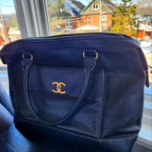 Vintage Authentic Chanel Caviar Leather - Jumbo Shopper's Tote - AUTHENTICATED